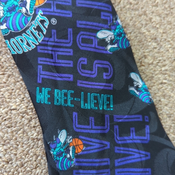 Vintage Ralph Marlin men's tie Charlotte hornets basketball 100% silk - Picture 4 of 4
